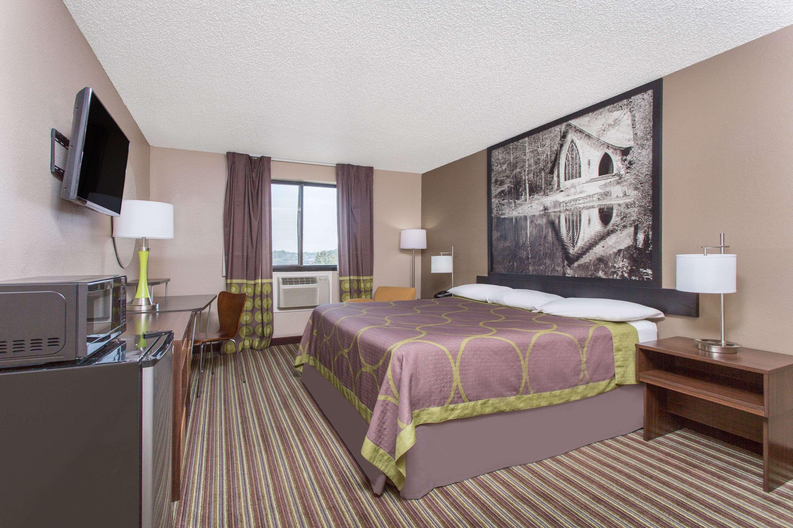 Отель Super 8 By Wyndham Columbus Airport Экстерьер фото