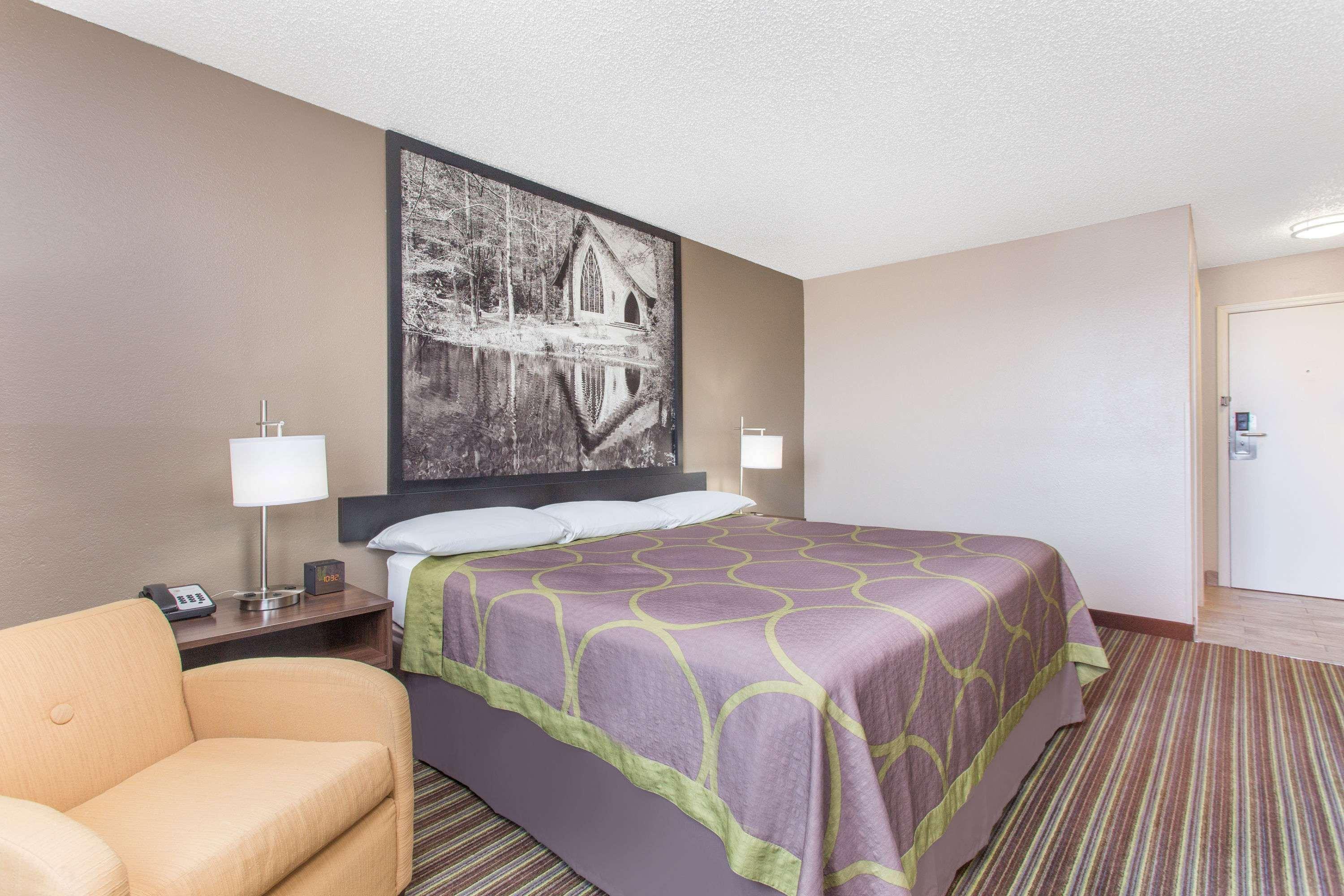 Отель Super 8 By Wyndham Columbus Airport Экстерьер фото