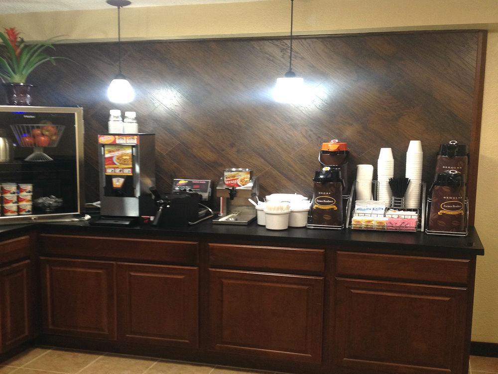 Отель Super 8 By Wyndham Columbus Airport Экстерьер фото